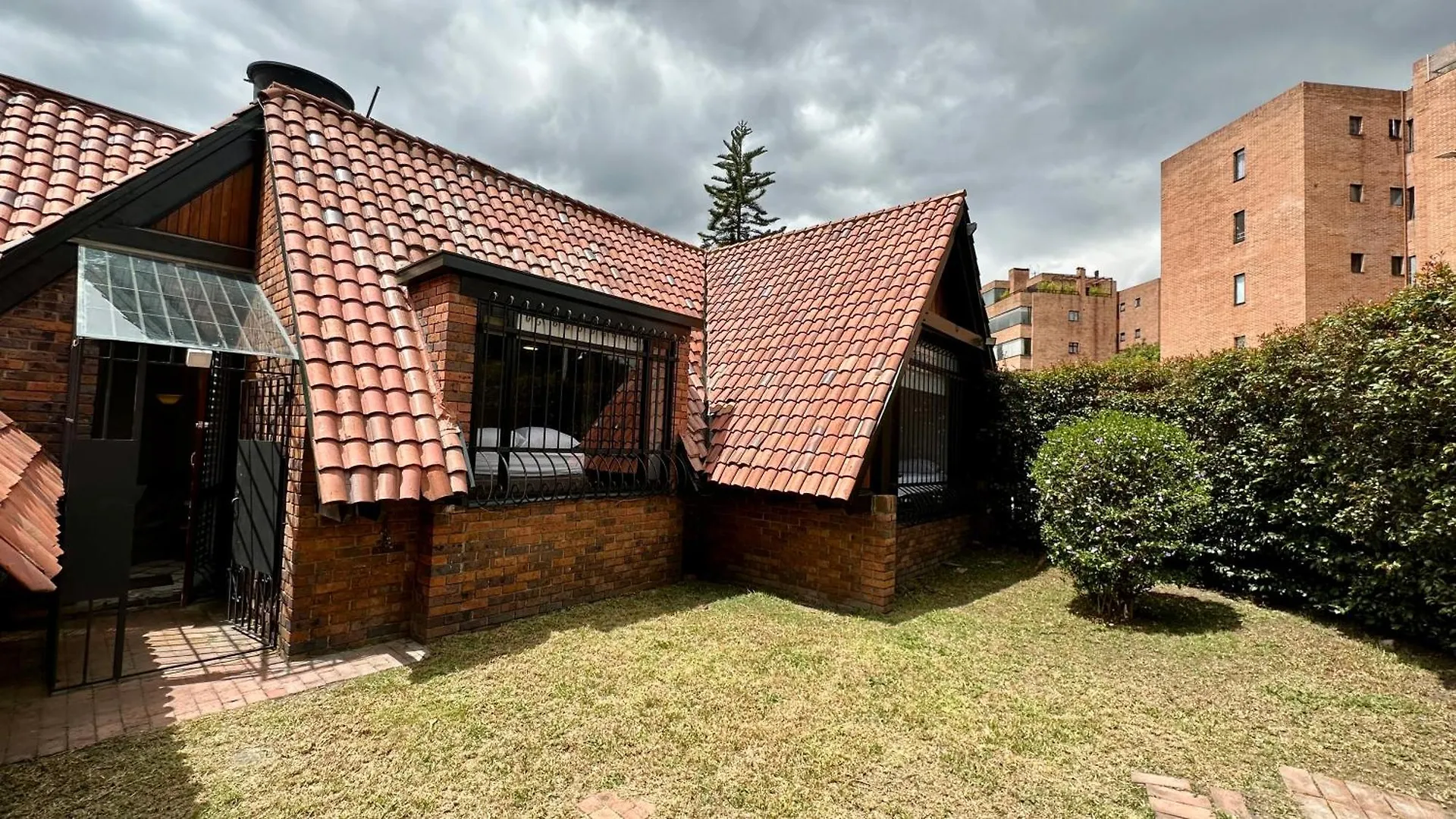 Boutique House, Chalet Suizo, Luxury Premium Stay Bogota