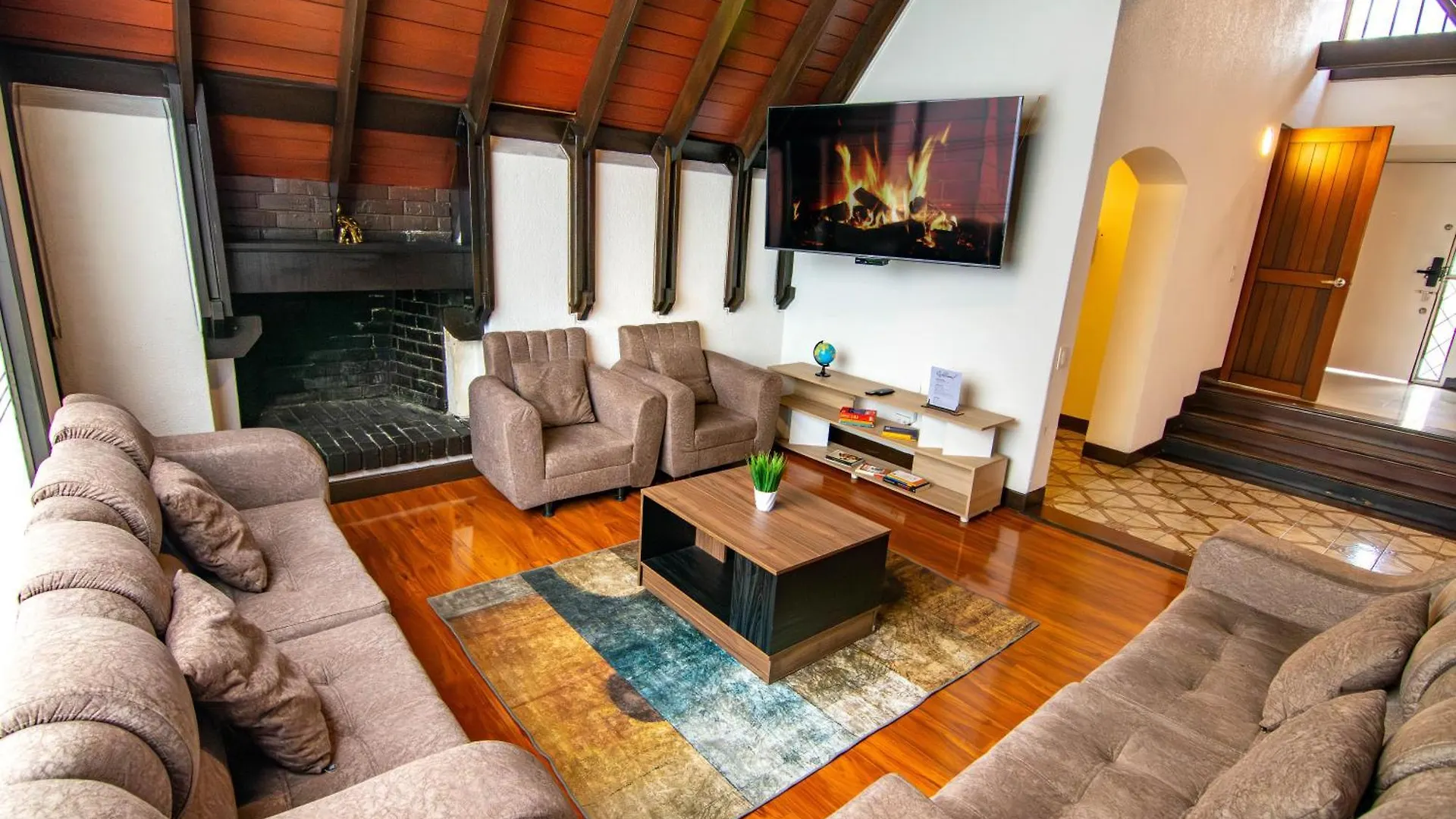 Boutique House, Chalet Suizo, Luxury Premium Stay Bogota