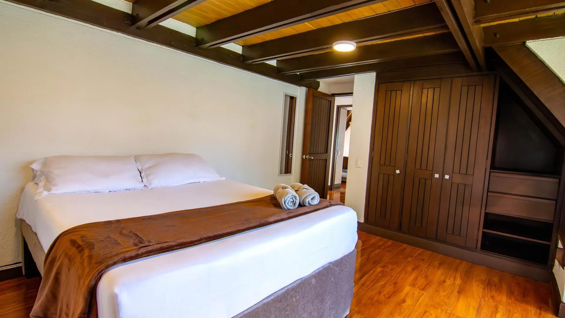 Boutique House, Chalet Suizo, Luxury Premium Stay Bogota