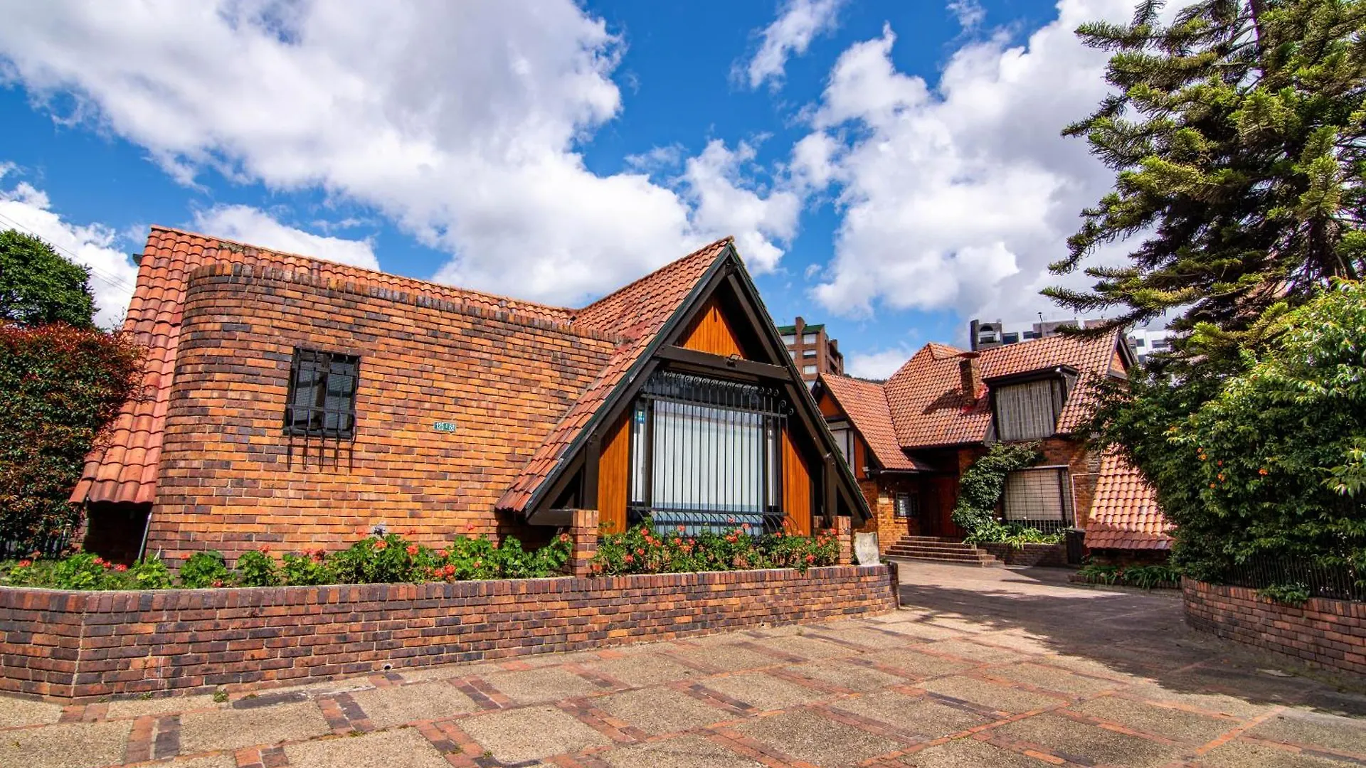 Boutique House, Chalet Suizo, Luxury Premium Stay Bogota